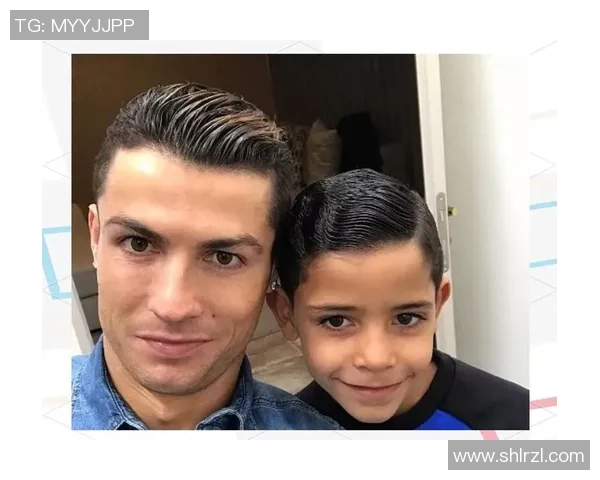 足球明星喜迎新生儿子家庭幸福满溢引发球迷热议 足球明星喜迎新生儿子家庭幸福满溢引发球迷热议